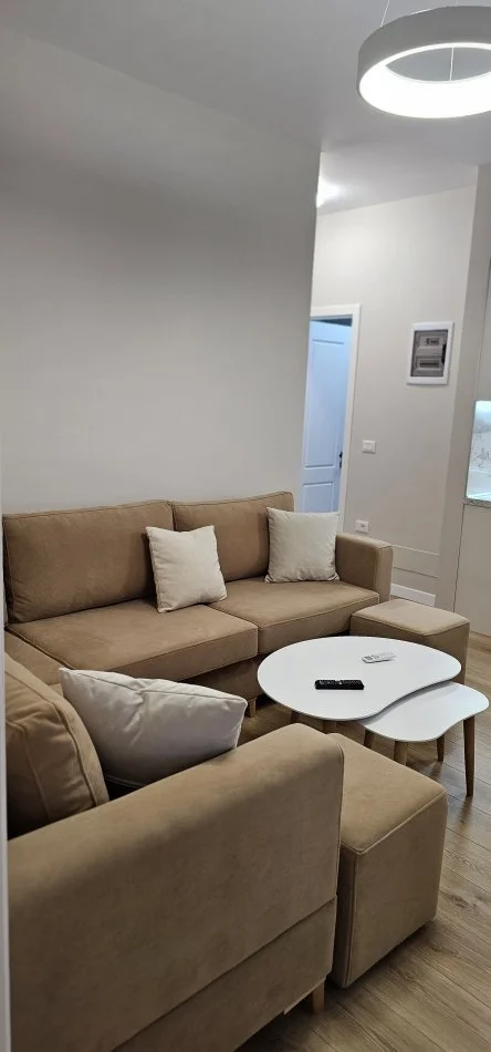 Tirane, jepet me qera apartament 1+1 Kati 5, 65 m² 600 € (Midis Astirit dhe Fushes se Aviacionit)