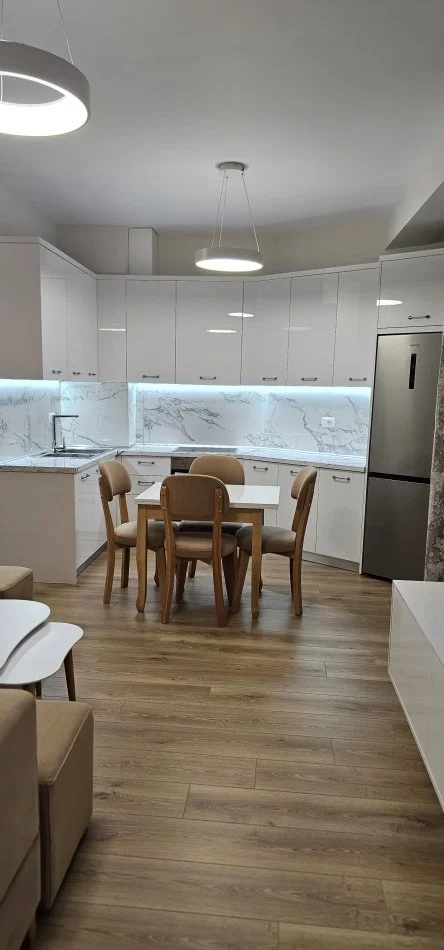 Tirane, jepet me qera apartament 1+1 Kati 5, 65 m² 600 € (Midis Astirit dhe Fushes se Aviacionit)