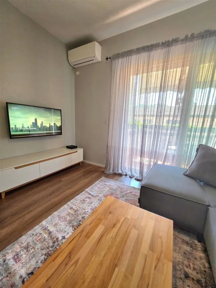 Tirane, jepet me qera apartament 1+1 Kati 3, 60 m² 500 € (Prane Hotel Radison)