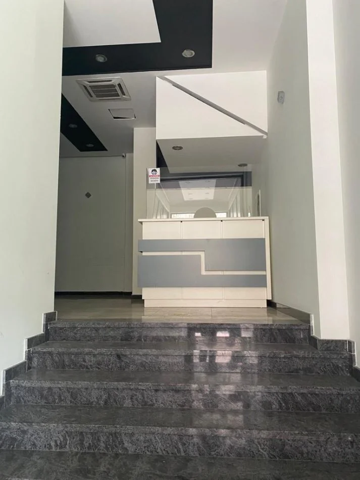 Durres, jepet me qera ambjent biznesi Kati 2, 250 m² 1.500 € (durres)