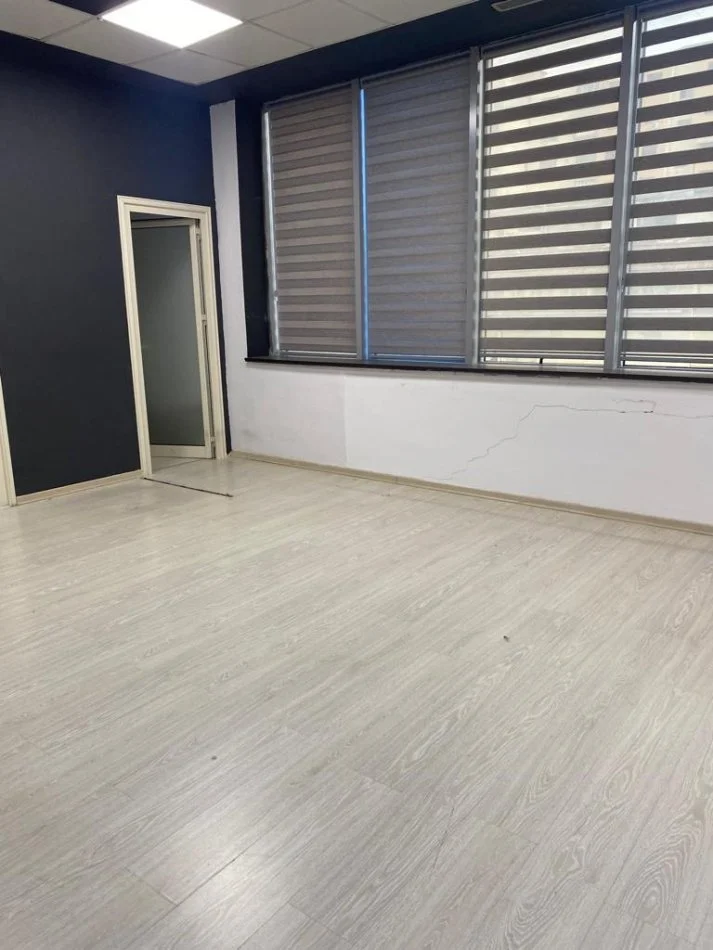 Durres, jepet me qera ambjent biznesi Kati 2, 250 m² 1.500 € (durres)
