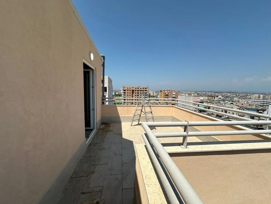 Durres, shitet apartament 2+1+Aneks+Ballkon Kati 10, 112 m² 123.000 € (Ish Rajoni)