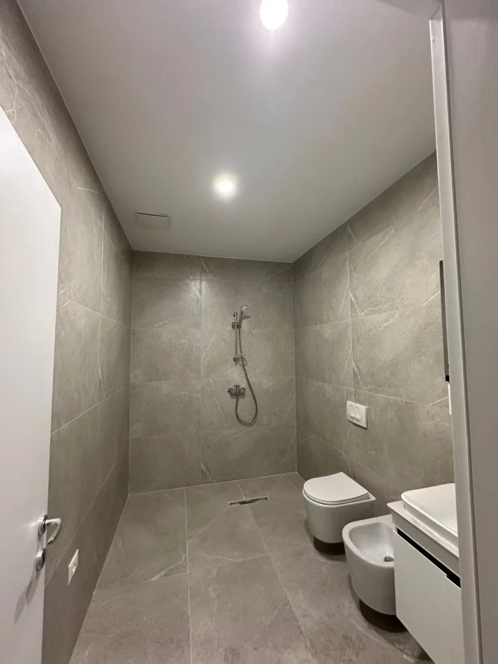 Durres, shitet apartament 2+1+Aneks+Ballkon Kati 10, 112 m² 123.000 € (Ish Rajoni)