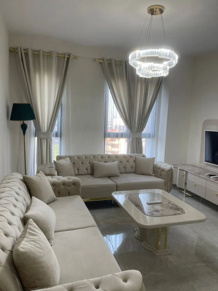 Tirane, jepet me qera apartament 2+1+Ballkon , 700 € (Farmacia 10, Kompleksi Arlis)