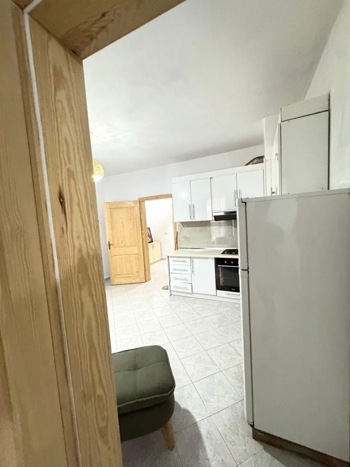 Tirane, jepet me qera apartament 1+1 Kati 2, 70 m² 400 € (Astir, prane bar "Artist")