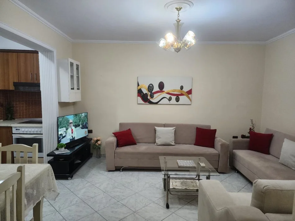 Tirane, jepet me qera apartament 1+1 Kati 4, 60 m² 400 € (Perballe KMY)