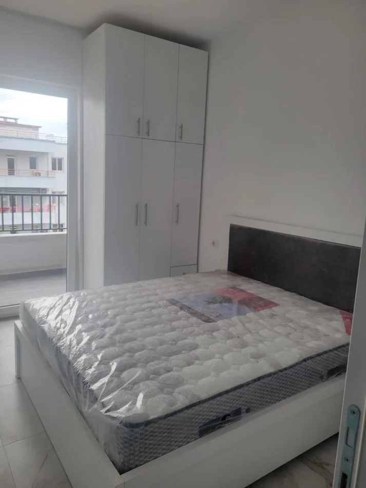 Tirane, jepet me qera apartament 1+1 Kati 8, 55 m² 400 € (Astir te Rrethi)