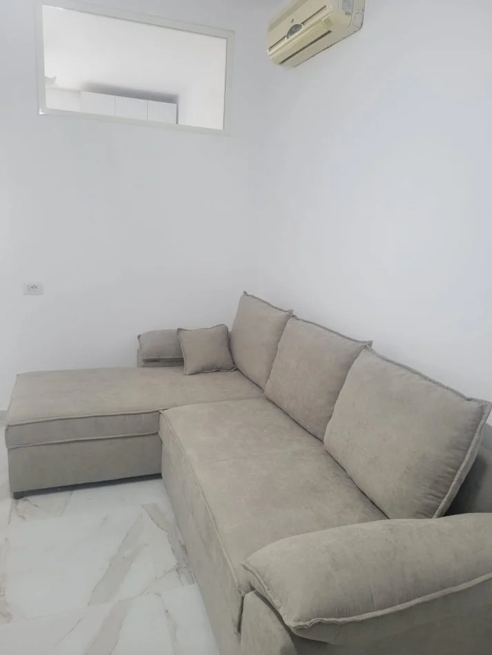 Tirane, jepet me qera apartament 1+1 Kati 8, 55 m² 400 € (Astir te Rrethi)
