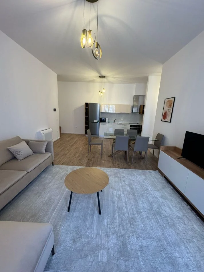 Tirane, jepet me qera apartament 1+1+Ballkon Kati 4, 77 m² 700 € (Delijorgji)
