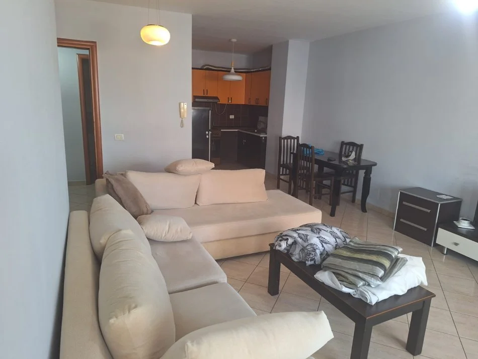 APARTAMENT  2+1  ME QIRA 600 €  SELVIA