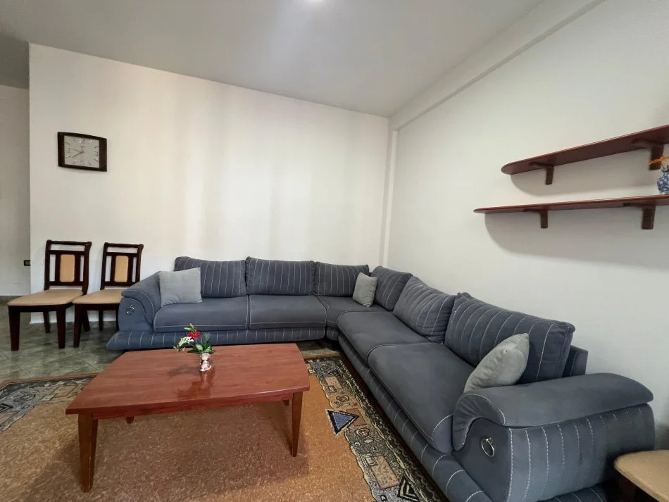 JEPET ME QIRA Apartament 2+1 (i konvertuar ne 3+1) 📍Kristal Center, Mbikalimi i Komunes 650€  i diskutueshem