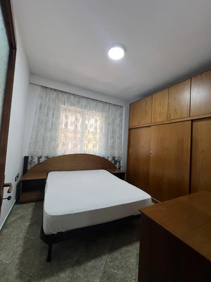 JEPET ME QIRA Apartament 2+1 (i konvertuar ne 3+1) 📍Kristal Center, Mbikalimi i Komunes 650€  i diskutueshem