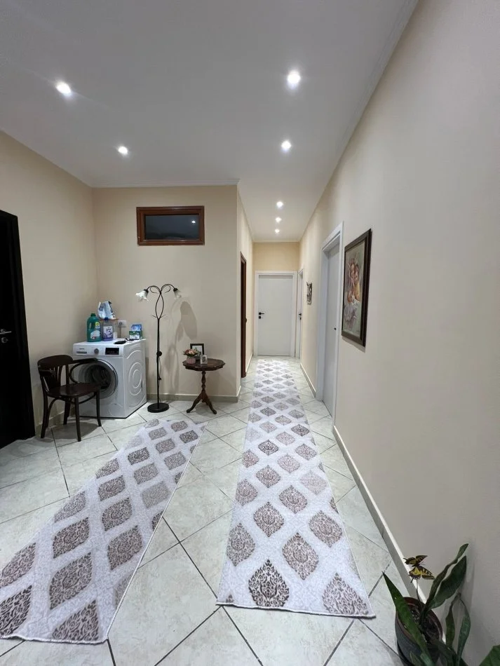 Tirane, jepet me qera apartament 2+1+Ballkon Kati 1, 90 m² 500 € (Don Bosko)