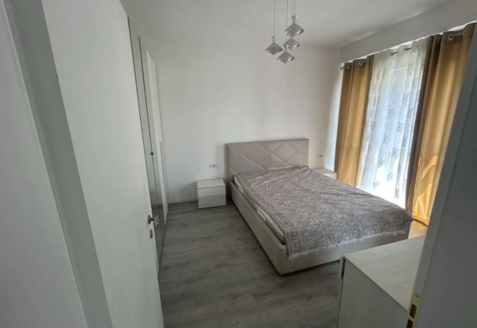 Tirane, jap me qera apartament 2+1+Ballkon Kati 4, 85 m² 670 € (rruga 5 maji)