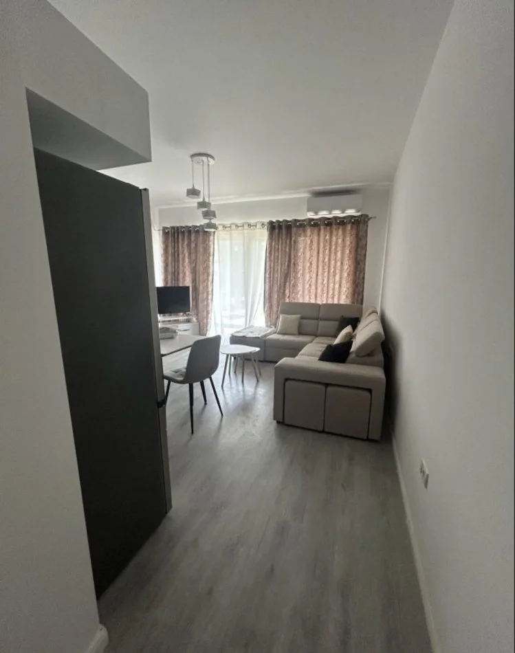 Tirane, jap me qera apartament 2+1+Ballkon Kati 4, 85 m² 670 € (rruga 5 maji)