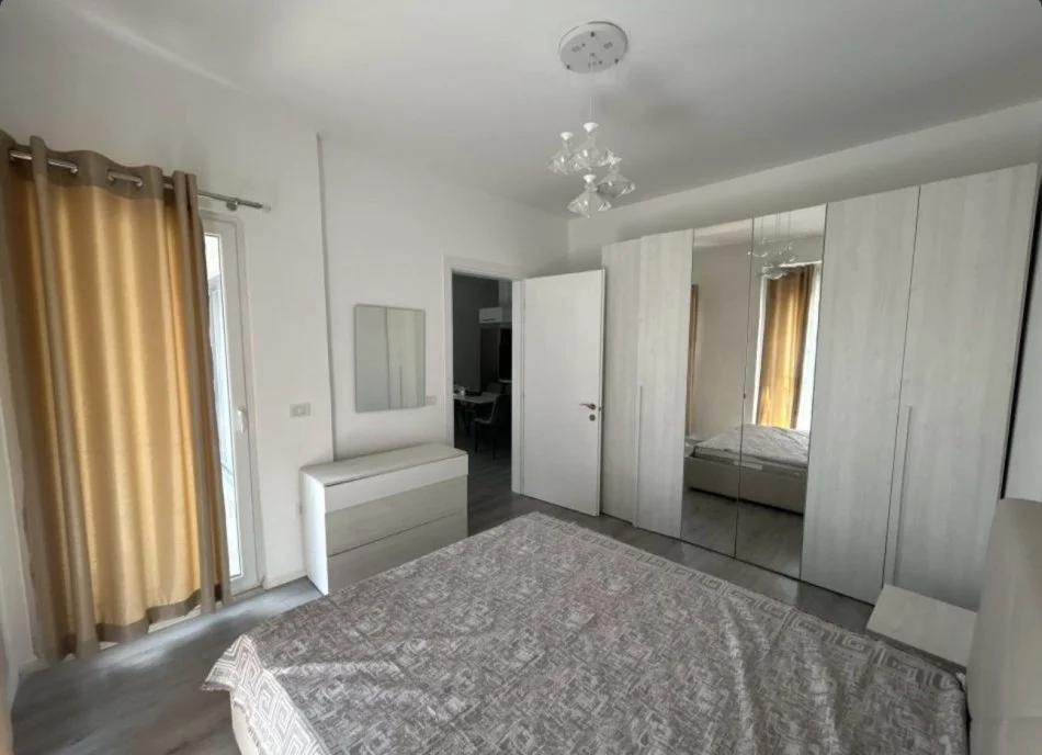 Tirane, jap me qera apartament 2+1+Ballkon Kati 4, 85 m² 670 € (rruga 5 maji)