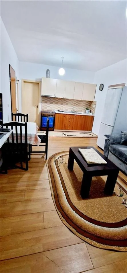 Tirane, jepet me qera apartament 2+1 Kati 4, 80 m² 450 € (Rruga Bardhyl Prane Mullirit)