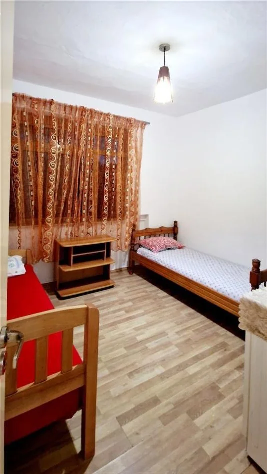 Tirane, jepet me qera apartament 2+1 Kati 4, 80 m² 450 € (Rruga Bardhyl Prane Mullirit)