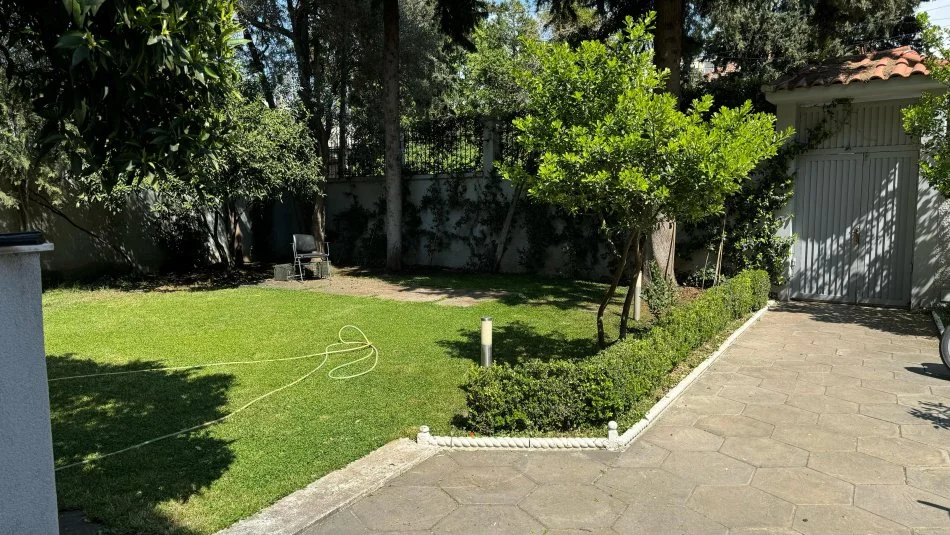 Tirane, jepet me qera Vile 3+1+Ballkon Kati 0, 500 m² 2.600 € (Selite)