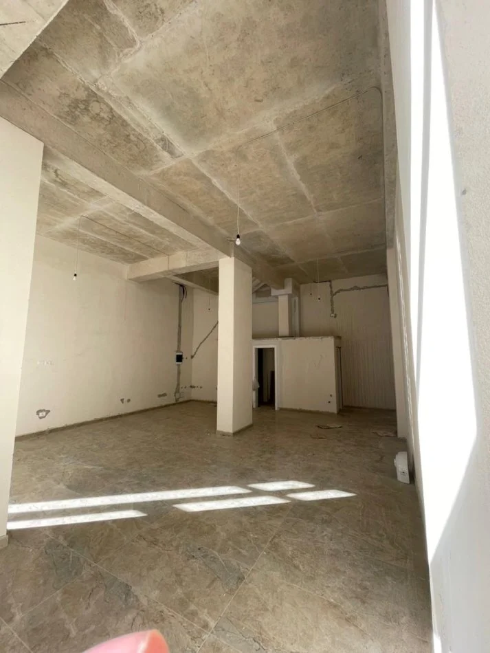 Tirane, jepet me qera ambjent biznesi Kati 0, 78 m² 1.000 € (Astir (Green City))
