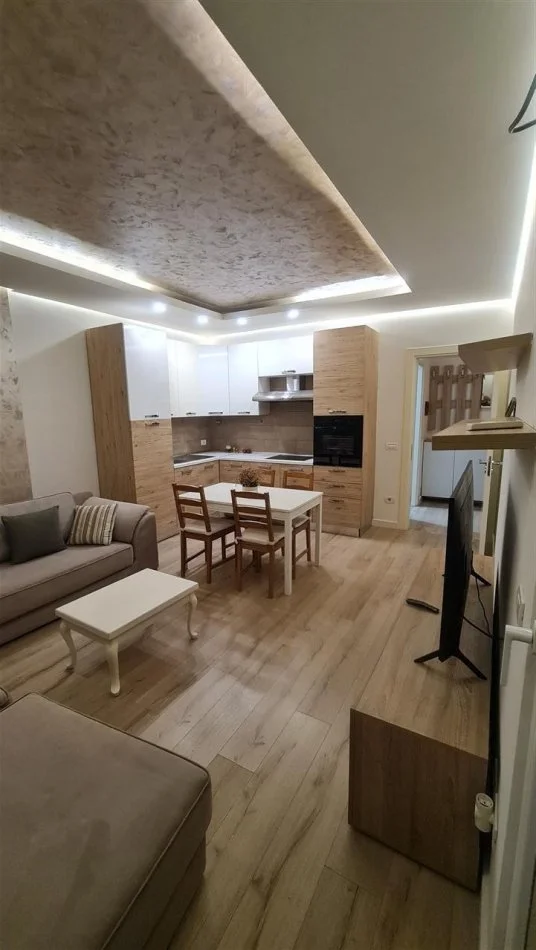 Tirane, jepet me qera apartament 1+1 Kati 4, 70 m² 500 € (Te Rosman Lala)