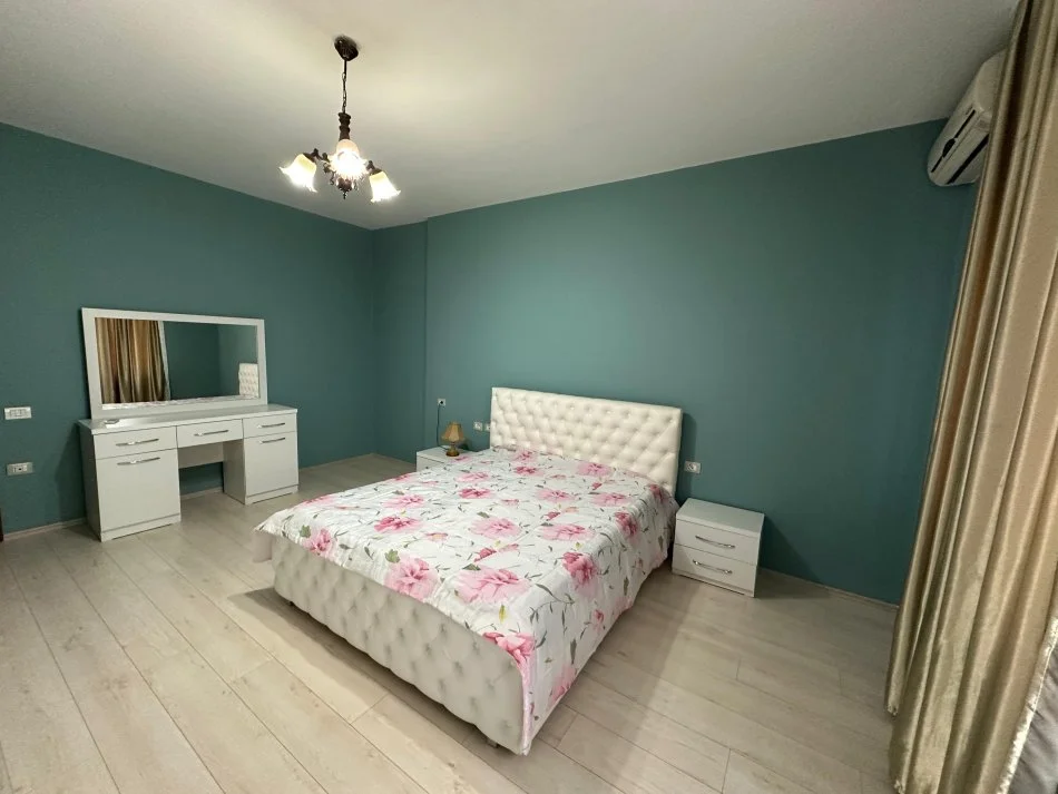 Tirane, jap me qera apartament 1+1 Kati 5, 80 m² 550 € (rruga e elbasanit)