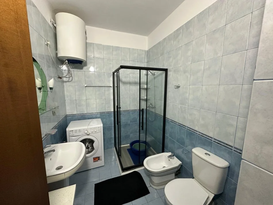 Tirane, jap me qera apartament 1+1 Kati 5, 80 m² 550 € (rruga e elbasanit)