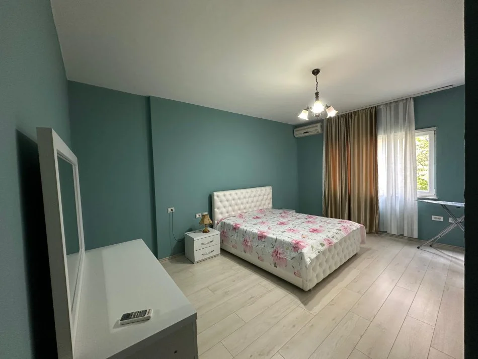 Tirane, jap me qera apartament 1+1 Kati 5, 80 m² 550 € (rruga e elbasanit)