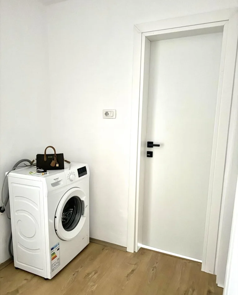 Tirane, jepet me qera apartament 1+1+Ballkon Kati 2, 56 m² 490 € (Rr Bardhyl)