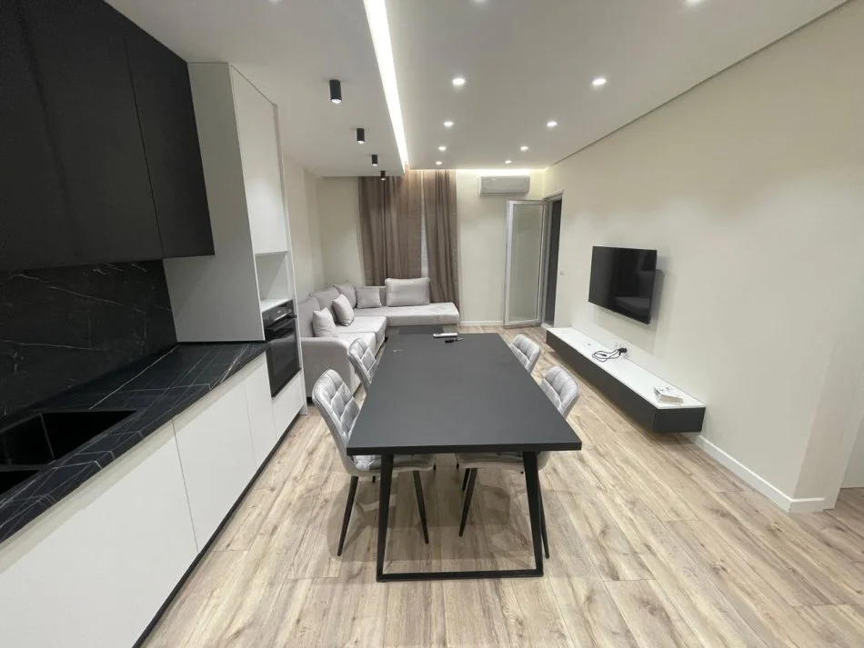 Tirane, jepet me qera apartament 2+1 Kati 8, 95 m² 600 € ('Univers City' , prane QTU)