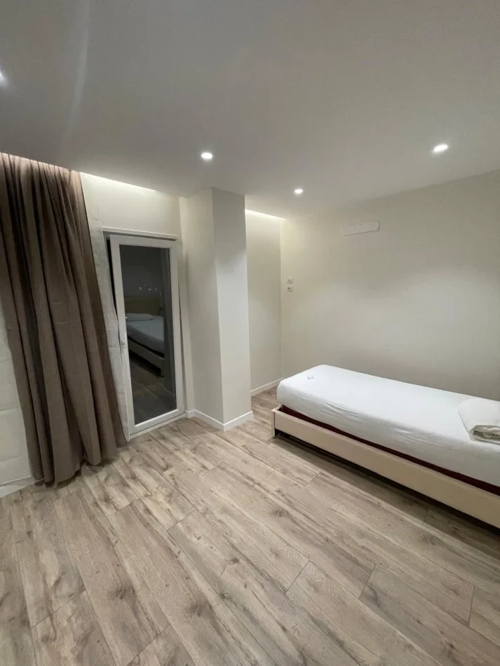 Tirane, jepet me qera apartament 2+1 Kati 8, 95 m² 600 € ('Univers City' , prane QTU)