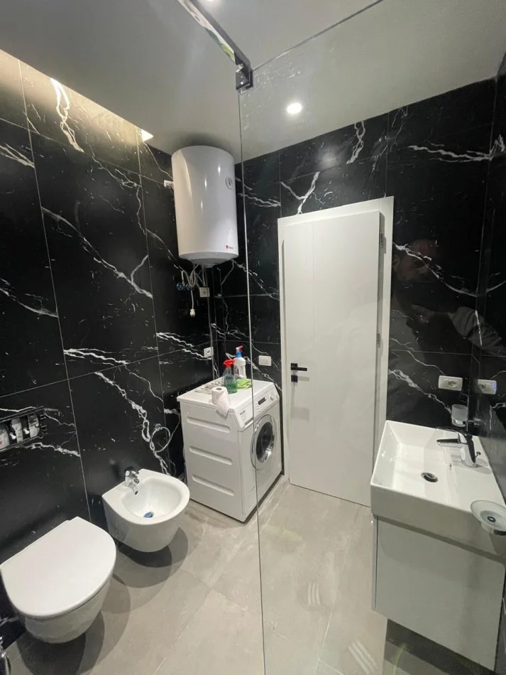 Tirane, jepet me qera apartament 2+1 Kati 8, 95 m² 600 € ('Univers City' , prane QTU)