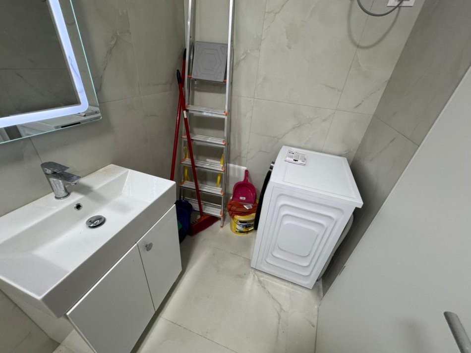 Tirane, jepet me qera apartament 1+1+Ballkon Kati 3, 66 m² 450 € (Delip topi)