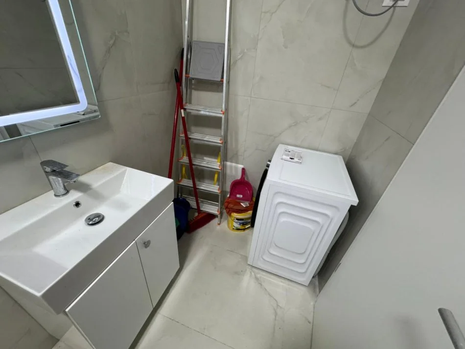 Tirane, jepet me qera apartament 1+1+Ballkon Kati 3, 66 m² 450 € (Delip topi)