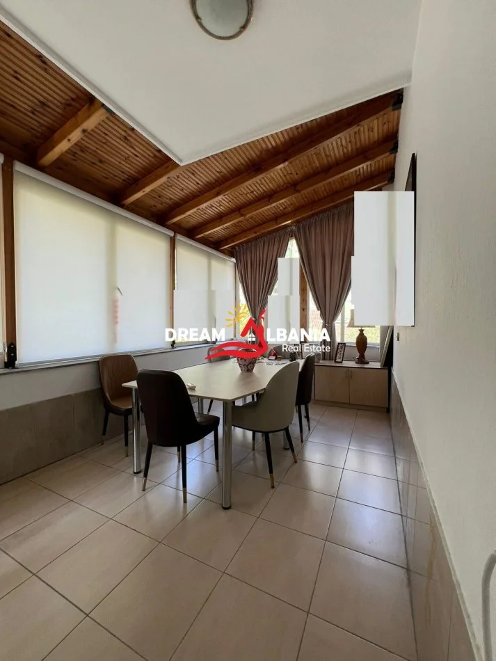 Tirane, jepet me qera zyre Kati 2, 80 m² 1.000 € (ne zonen e Bllokut ne Rrugen “Pjeter Bogdani”)