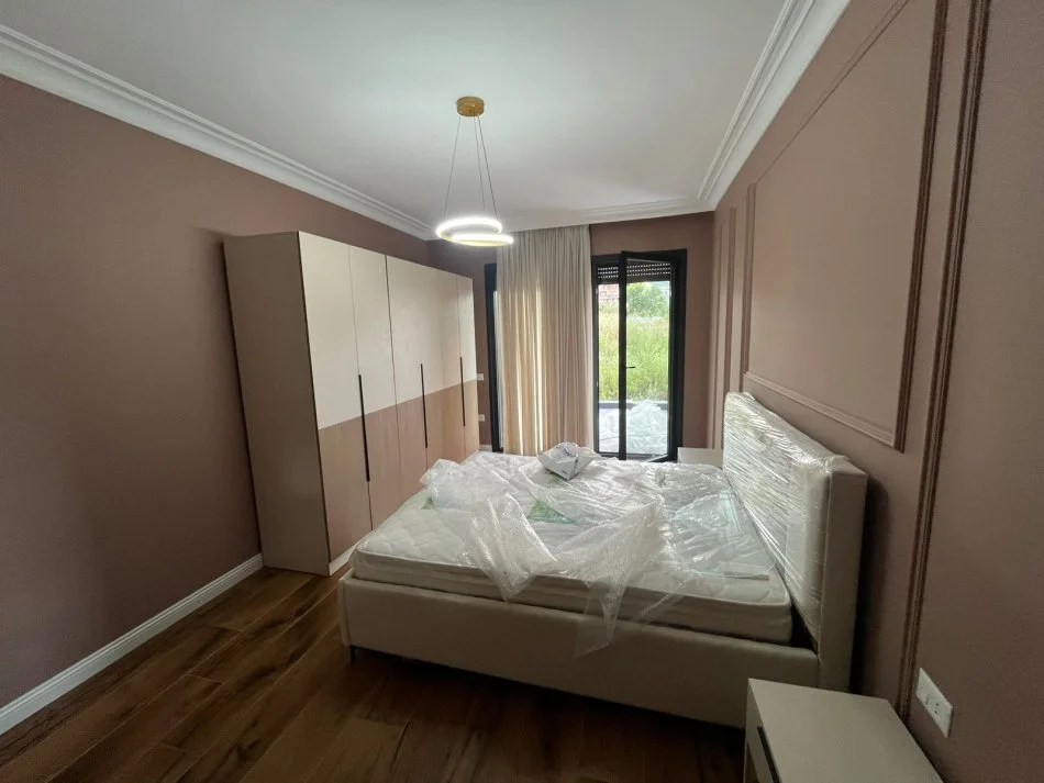 Tirane, jepet me qera apartament 2+1 Kati 1, 103 m² 1.200 € (Liqeni i Thate, prane Spitalit te Kafsheve)