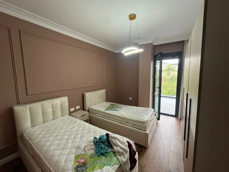Tirane, jepet me qera apartament 2+1 Kati 1, 103 m² 1.200 € (Liqeni i Thate, prane Spitalit te Kafsheve)