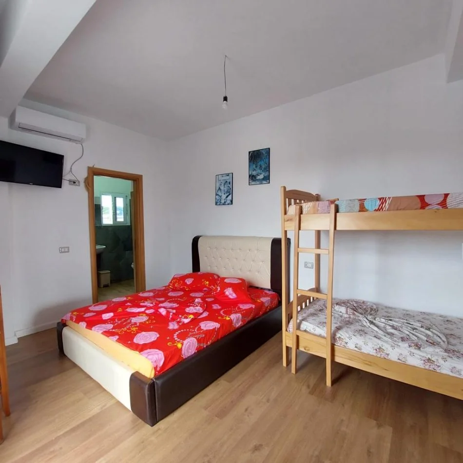 Vlore, jepet me qera vetem 1 dhome 1+1 Kati 2, 35 m² 36 € (Rruga andrea varfi vlore lagja nje maj)