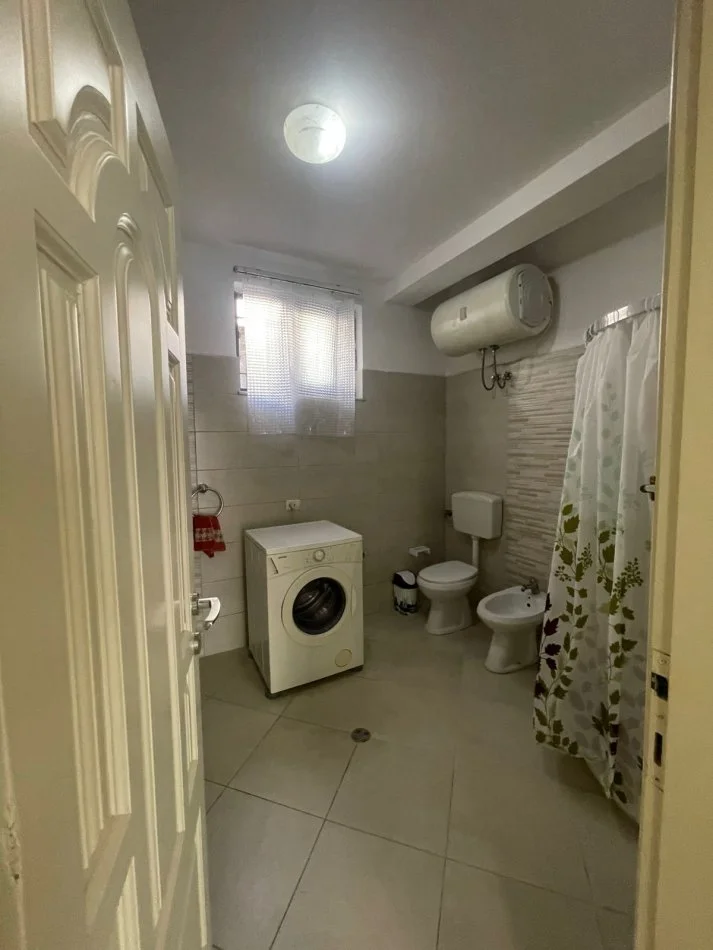 Durres, jepet me qera shtepi Kati 3, 30.000 € 