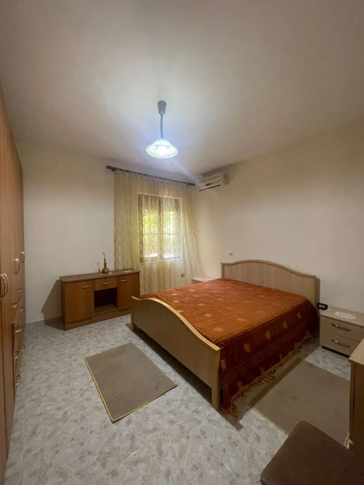 Durres, jepet me qera shtepi Kati 3, 30.000 € 