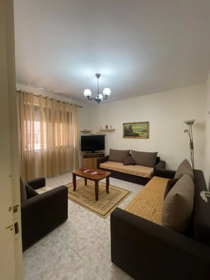 Durres, jepet me qera shtepi Kati 3, 30.000 € 