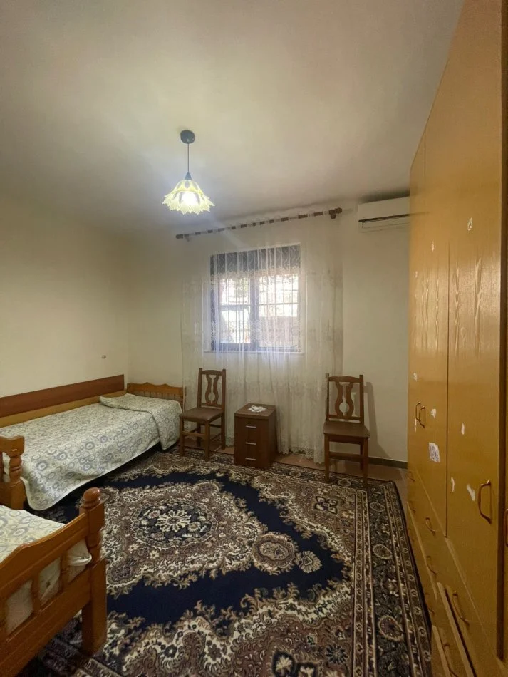 Durres, jepet me qera shtepi Kati 3, 30.000 € 