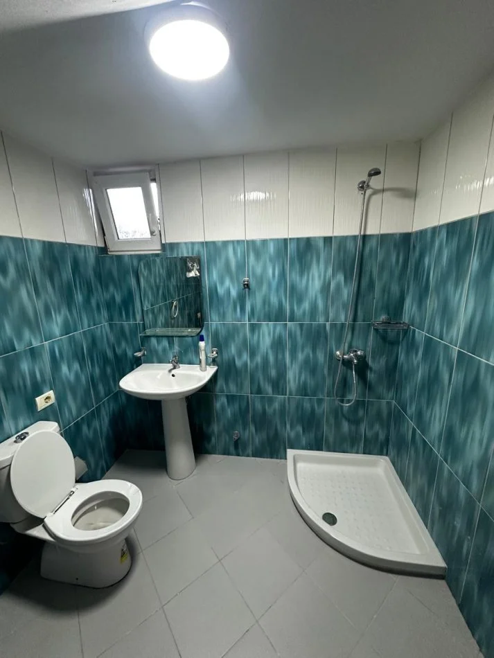 Tirane, jepet me qera shtepi 1+1 Kati 0, 60 m² 450 € (Zogu i zi Pran Ring Center)