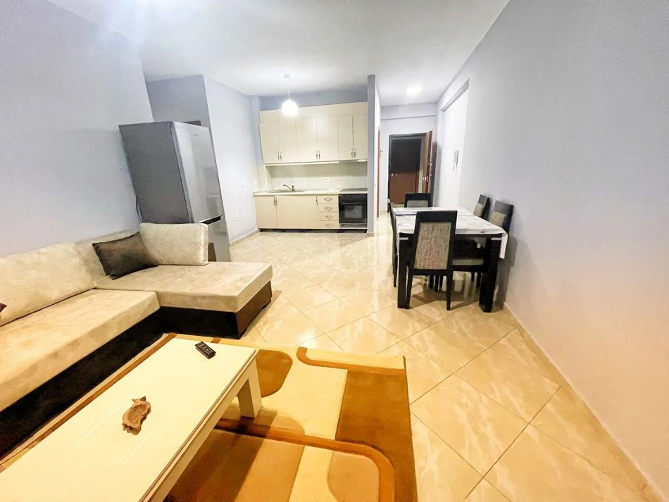Tirane, jepet me qera apartament 2+1+Ballkon Kati 2, 90 m² 550 € (hamdi sina)