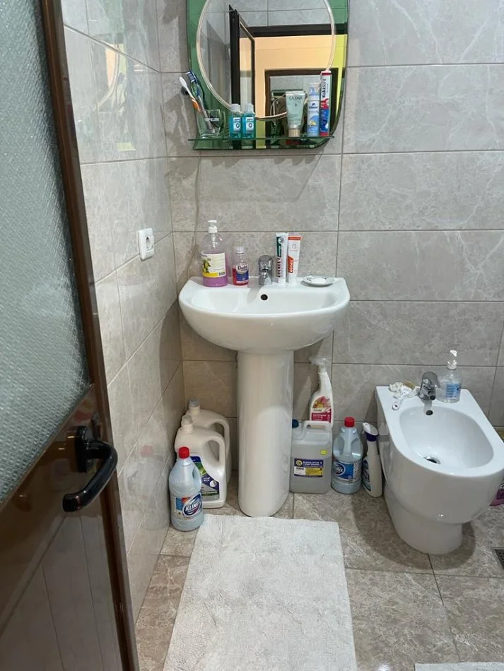 Tirane, jepet me qera apartament 1+1 Kati 3, 75 m² 500 € (Prane OSHEE-se , Bulevardi Gjergj Fishta)