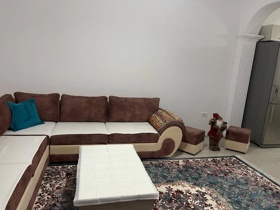 Tirane, jepet me qera apartament 1+1 Kati 3, 75 m² 500 € (Prane OSHEE-se , Bulevardi Gjergj Fishta)