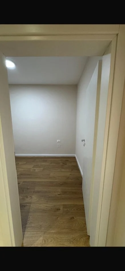 Tirane, jepet me qera apartament 2+1 , 70 m² 650 € (Kongresi i Lushnjes)