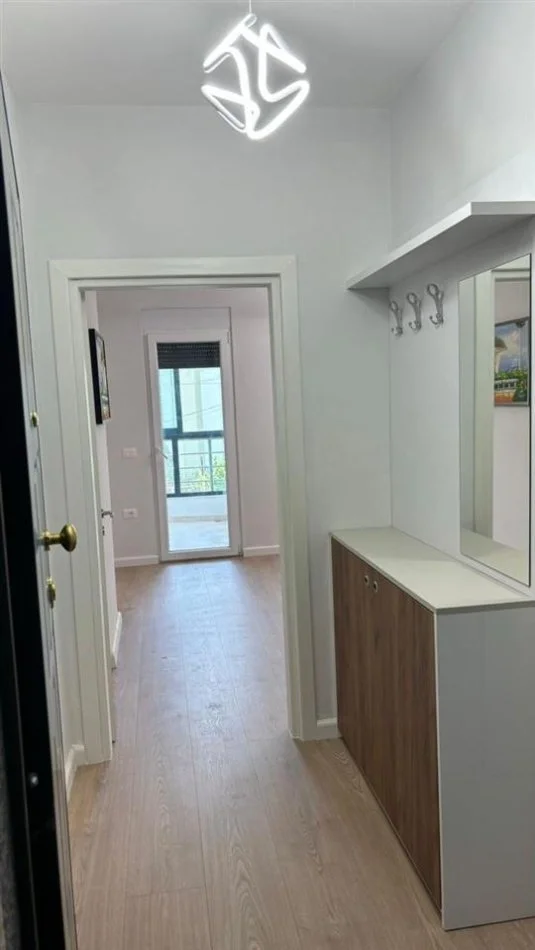 Tirane, jepet me qera apartament 1+1 Kati 1, 65 m² 470 € (Prane Big Market)