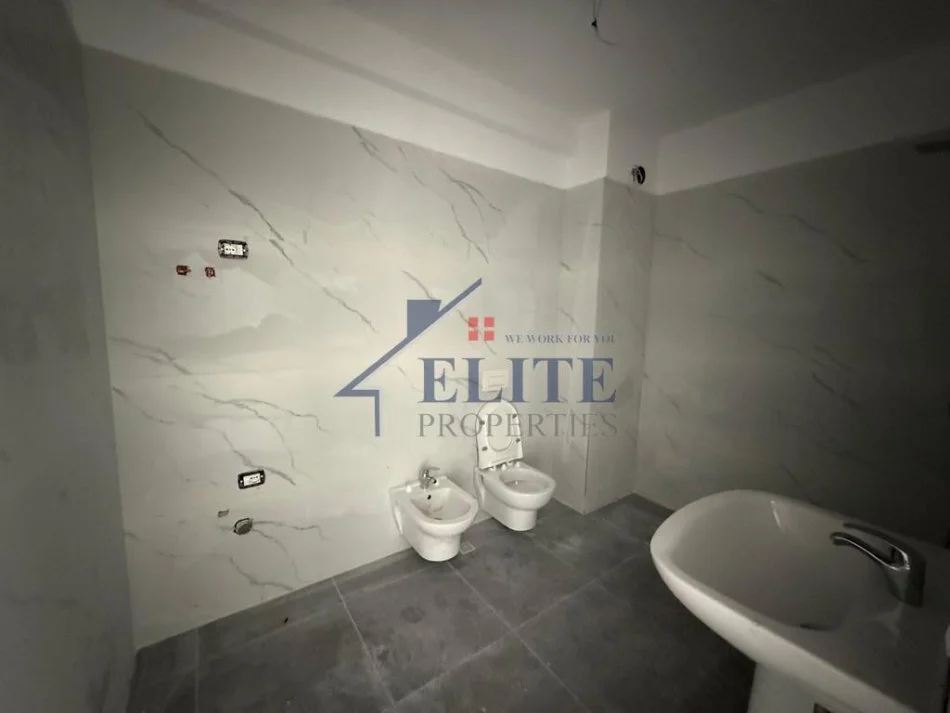 Tirane, shitet apartament 1+1+Ballkon Kati 1, 83 m² 100.260 € 