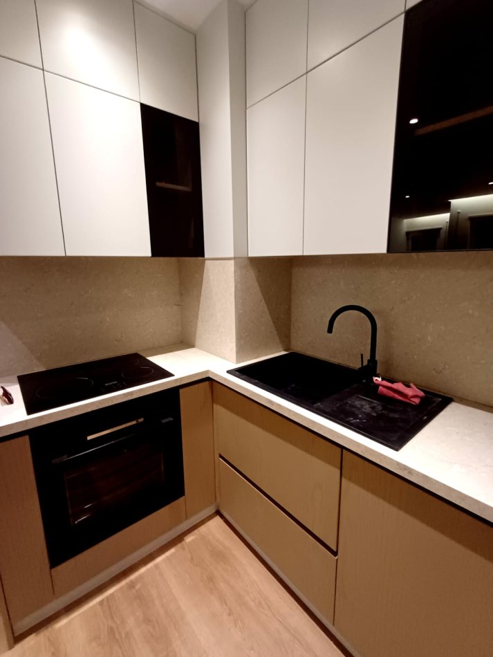 Shitet Apartament 2+1+Post Parkimi  290.000 € (Rr.Durresit)